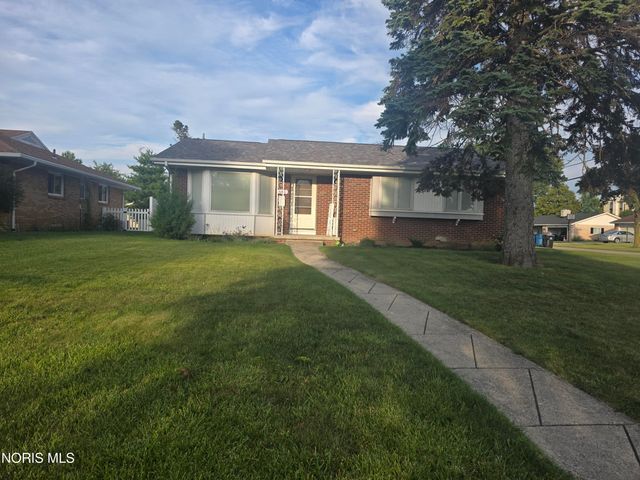 641 Holly Drive, Oregon, OH 43616