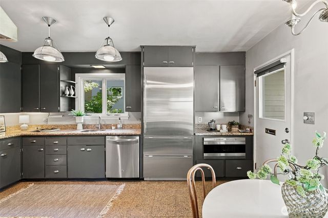 2039 34th Avenue S, Seattle, WA 98144