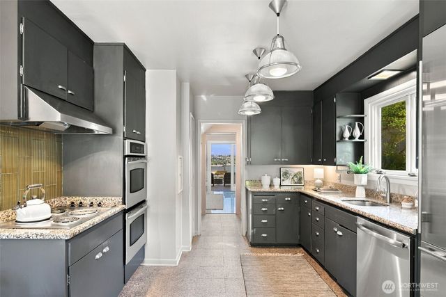 2039 34th Avenue S, Seattle, WA 98144