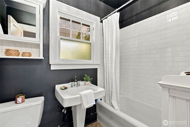 2039 34th Avenue S, Seattle, WA 98144