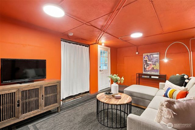 2039 34th Avenue S, Seattle, WA 98144