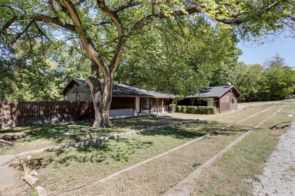 105 Barrows Lane, Desoto, TX 75115 — photo 2
