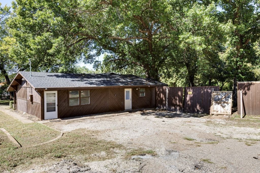 105 Barrows Lane, Desoto, TX 75115 — photo 5