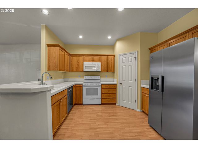 1198 Se BACARRA St, Hillsboro, OR 97123