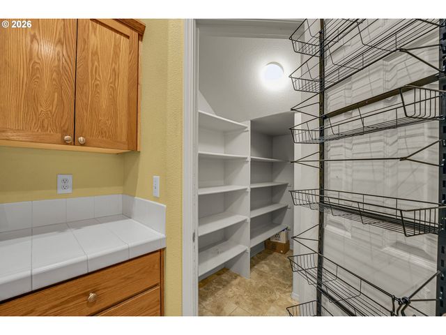 1198 Se BACARRA St, Hillsboro, OR 97123