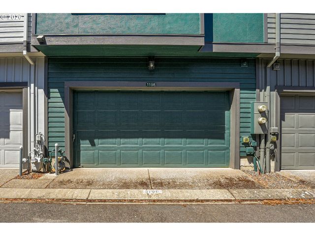 1198 Se BACARRA St, Hillsboro, OR 97123