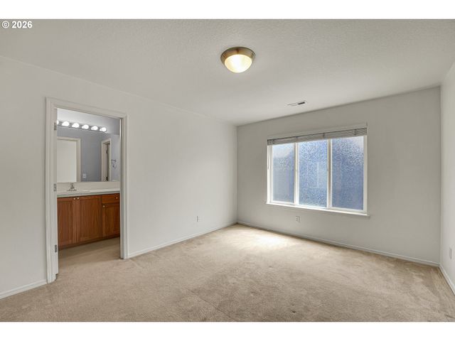 1198 Se BACARRA St, Hillsboro, OR 97123