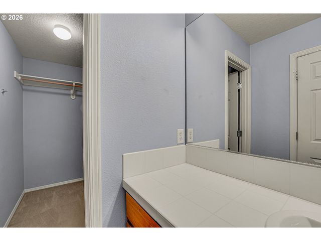 1198 Se BACARRA St, Hillsboro, OR 97123