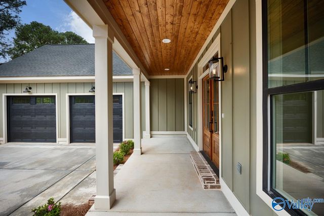 2002 Mythewood Drive, Huntsville, AL 35803