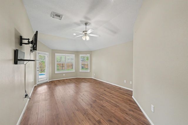 101 Woodmont Drive, Conroe, TX 77356