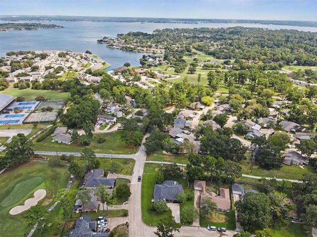 101 Woodmont Drive, Conroe, TX 77356