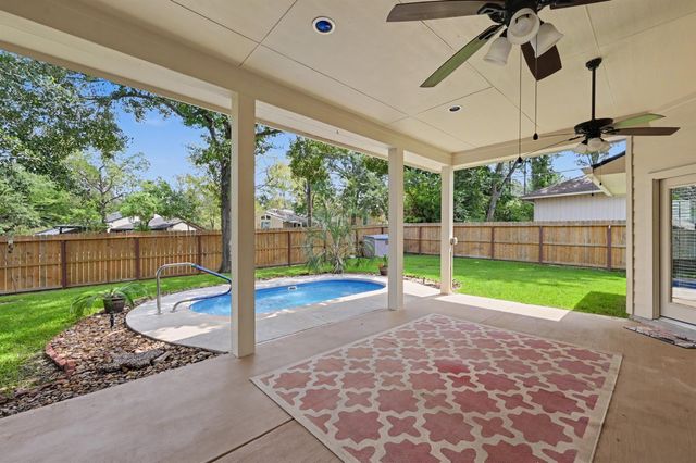 101 Woodmont Drive, Conroe, TX 77356