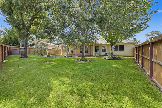 101 Woodmont Drive, Conroe, TX 77356
