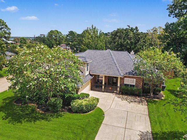 101 Woodmont Drive, Conroe, TX 77356