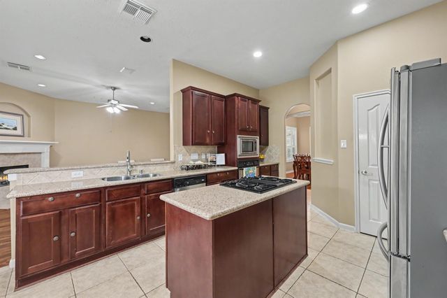 101 Woodmont Drive, Conroe, TX 77356