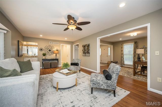 734 Chancellor Heights Drive, Manchester, MO 63011