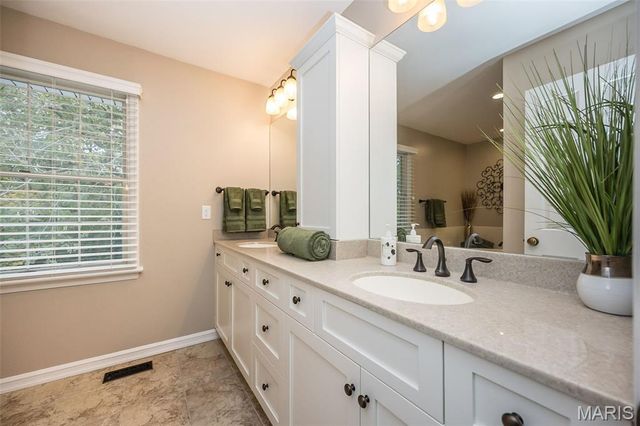 734 Chancellor Heights Drive, Manchester, MO 63011