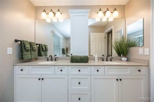 734 Chancellor Heights Drive, Manchester, MO 63011