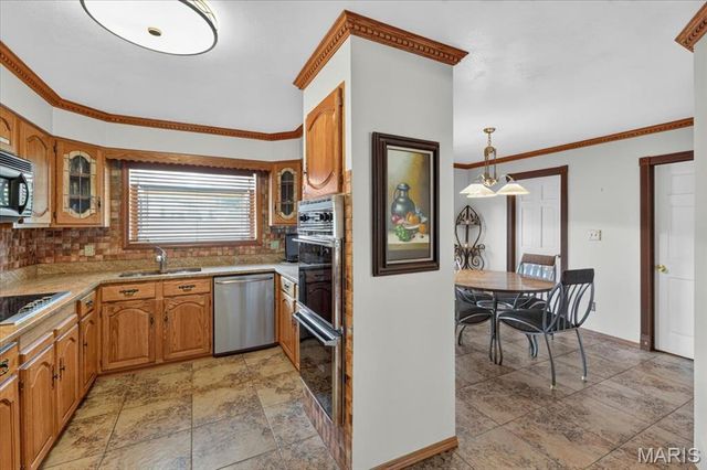 468 Falaise Drive, Creve Coeur, MO 63141