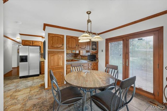 468 Falaise Drive, Creve Coeur, MO 63141