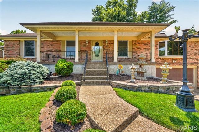 468 Falaise Drive, Creve Coeur, MO 63141