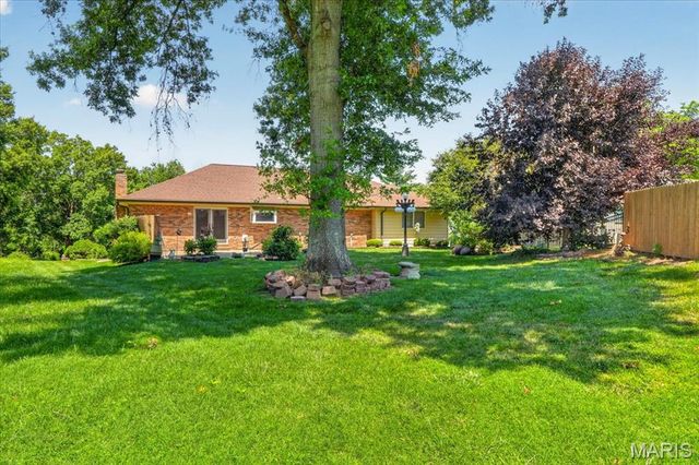 468 Falaise Drive, Creve Coeur, MO 63141