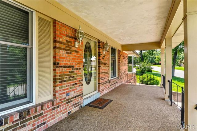 468 Falaise Drive, Creve Coeur, MO 63141
