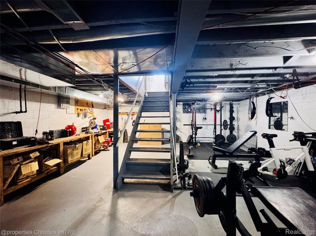 1066 Virginia Avenue, Marysville, MI 48040