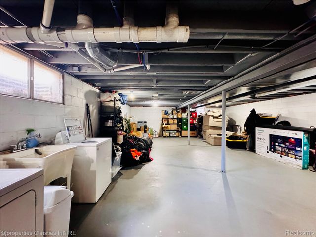 1066 Virginia Avenue, Marysville, MI 48040