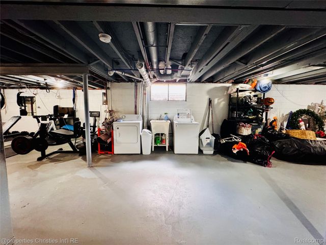 1066 Virginia Avenue, Marysville, MI 48040