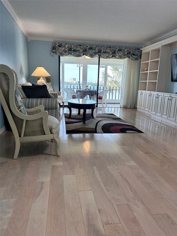 868 BAYWAY BOULEVARD 304, Clearwater Beach, FL 33767