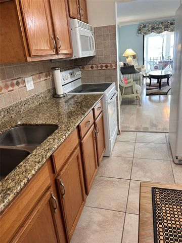 868 BAYWAY BOULEVARD 304, Clearwater Beach, FL 33767