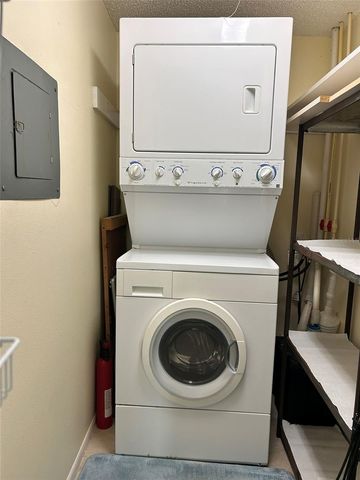 868 BAYWAY BOULEVARD 304, Clearwater Beach, FL 33767