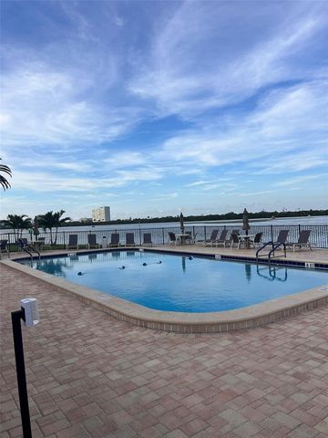 868 BAYWAY BOULEVARD 304, Clearwater Beach, FL 33767