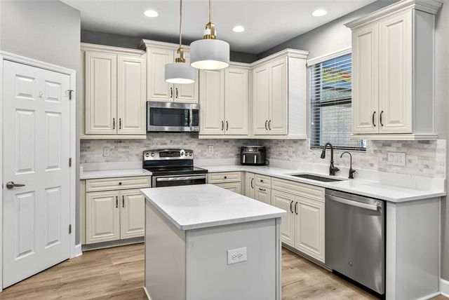 11303 LAZY HICKORY LANE, Tampa, FL 33635