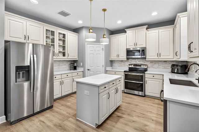 11303 LAZY HICKORY LANE, Tampa, FL 33635