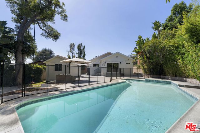 2423 Ridgeview Avenue, Los Angeles, CA 90041