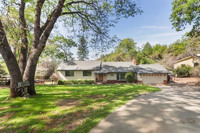 1635 Country Club Dr, Placerville, CA 95667