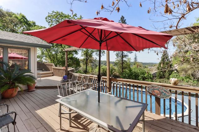 1635 Country Club Dr, Placerville, CA 95667