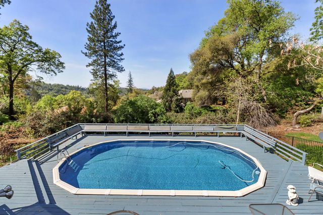 1635 Country Club Dr, Placerville, CA 95667