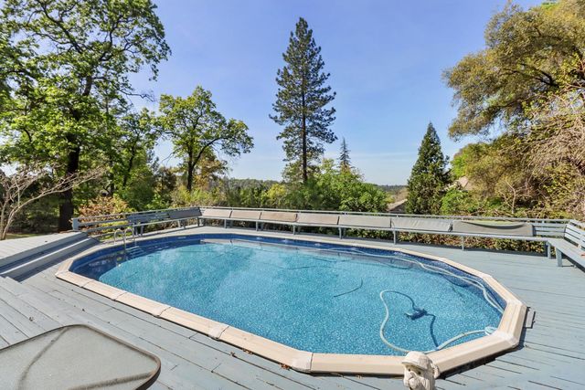 1635 Country Club Dr, Placerville, CA 95667
