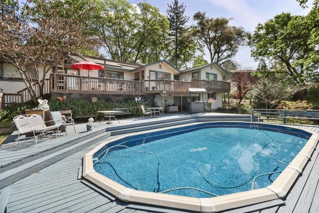 1635 Country Club Dr, Placerville, CA 95667