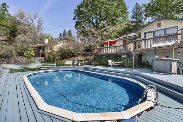 1635 Country Club Dr, Placerville, CA 95667