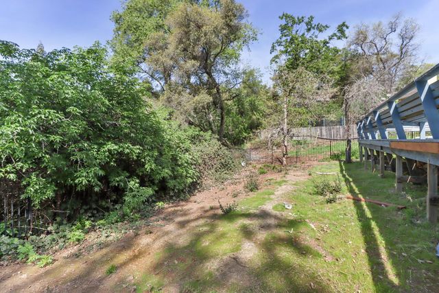 1635 Country Club Dr, Placerville, CA 95667