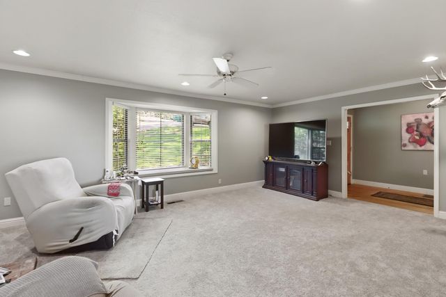 1635 Country Club Dr, Placerville, CA 95667