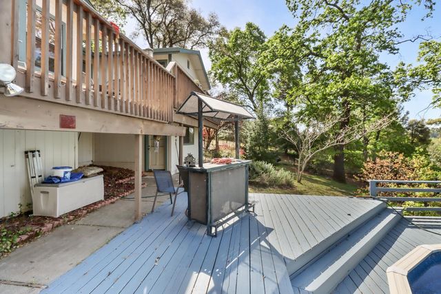 1635 Country Club Dr, Placerville, CA 95667