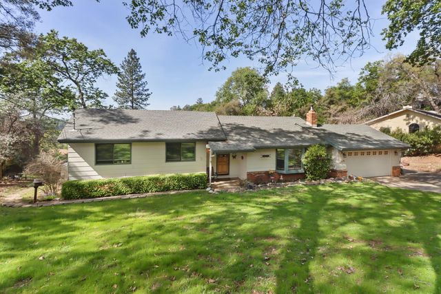 1635 Country Club Dr, Placerville, CA 95667