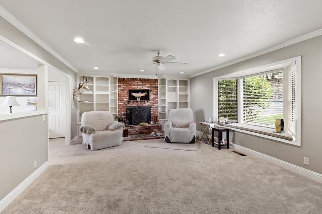 1635 Country Club Dr, Placerville, CA 95667