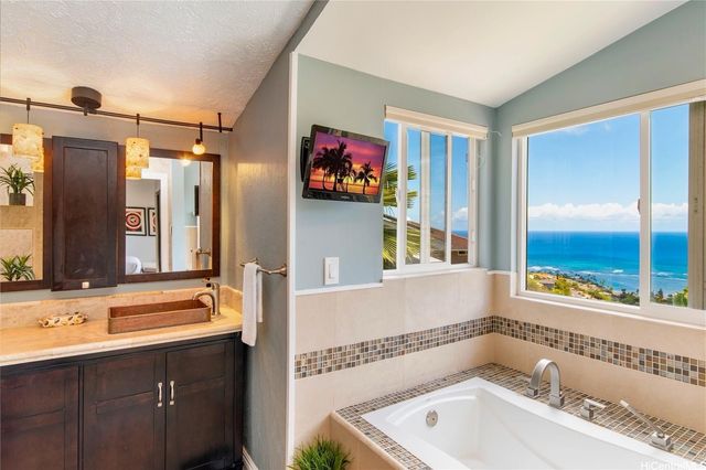5436 Poola Street, Honolulu, HI 96821