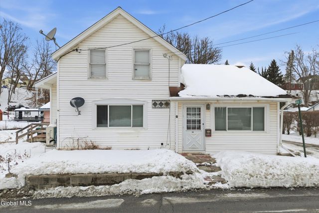 31 Carey Avenue, Hoosick Falls, NY 12090